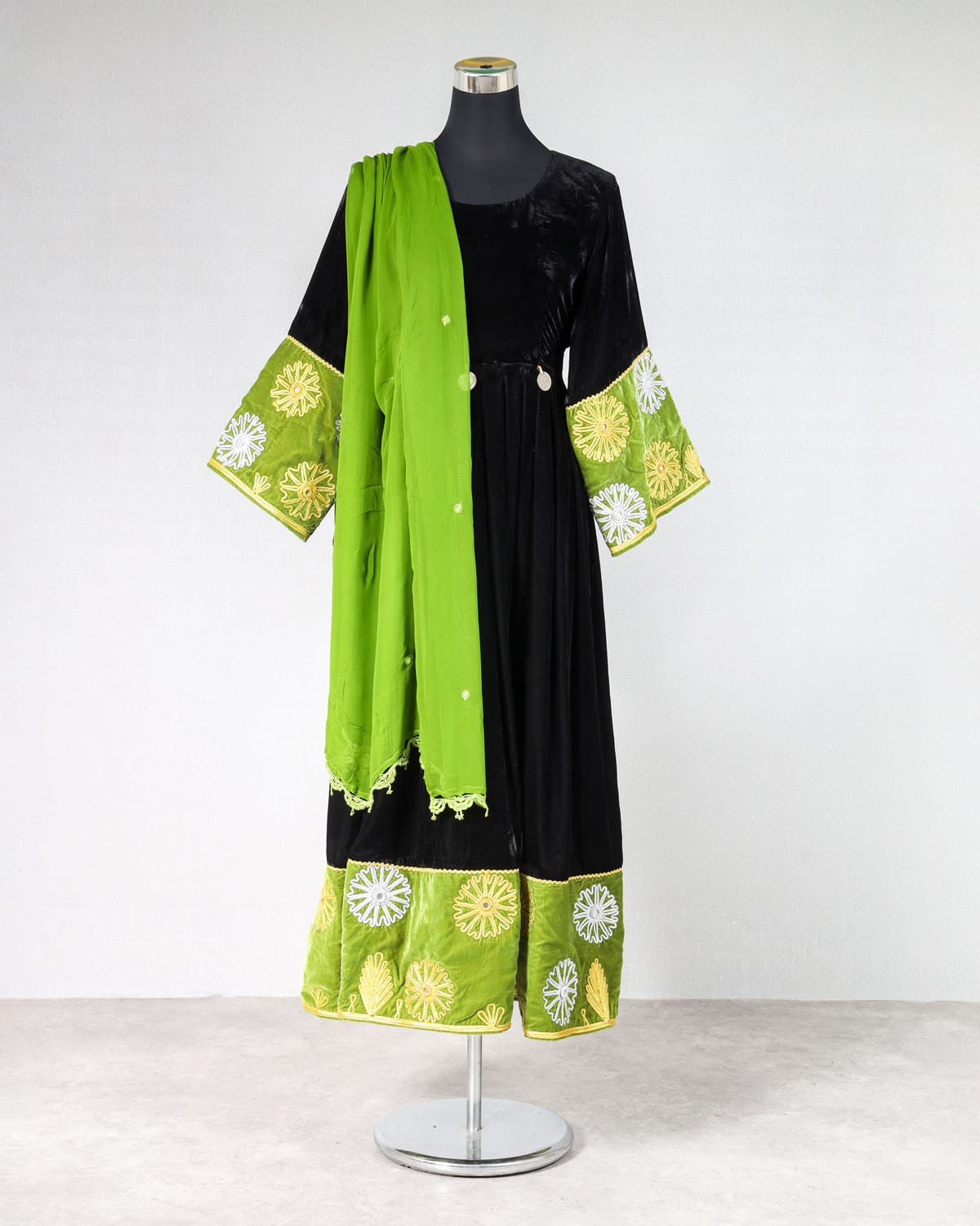 Velvet silk dress, Black and green color