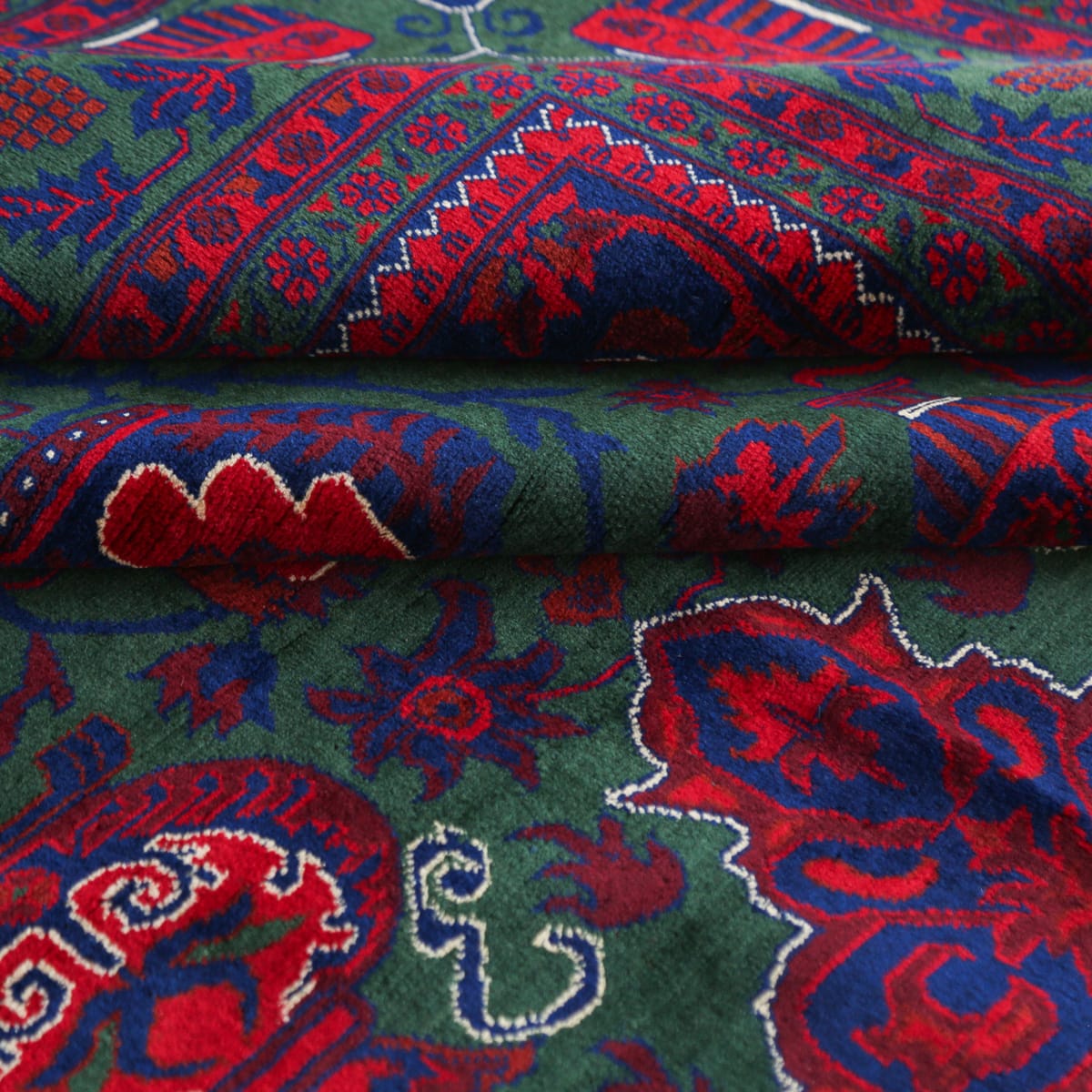 Handwoven Afghani Wool Carpet – Red & Green Floral Medallion Design ft:11.8 x 8.2