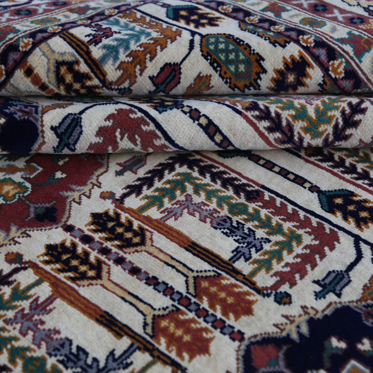 Handwoven Afghani Wool Carpet – Floral Medallion Design | 11.4 x 6.6 ft
