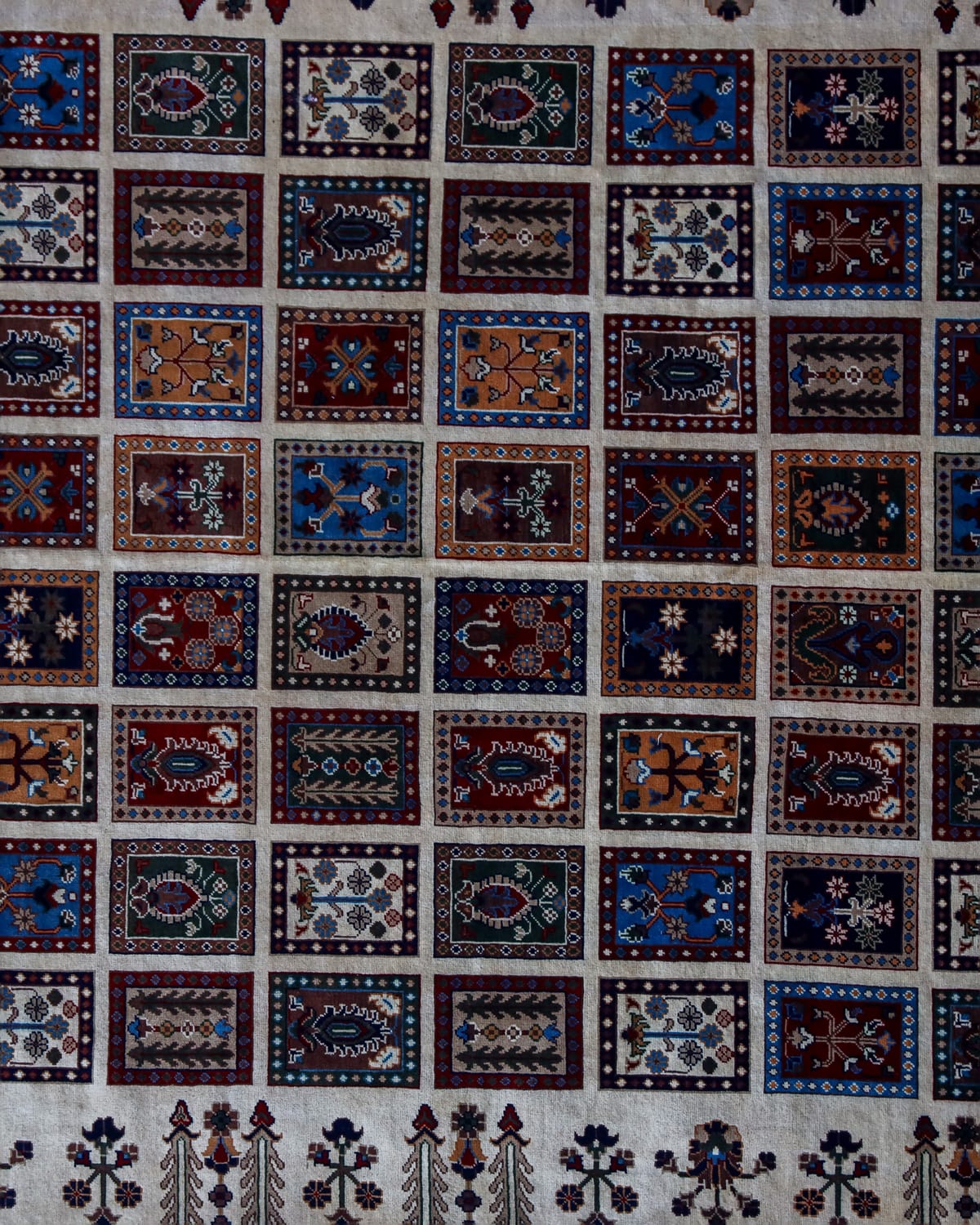 Afghani Mosaic Pattern Wool Carpet – Ivory Border | 10.8 x 7.2 ft