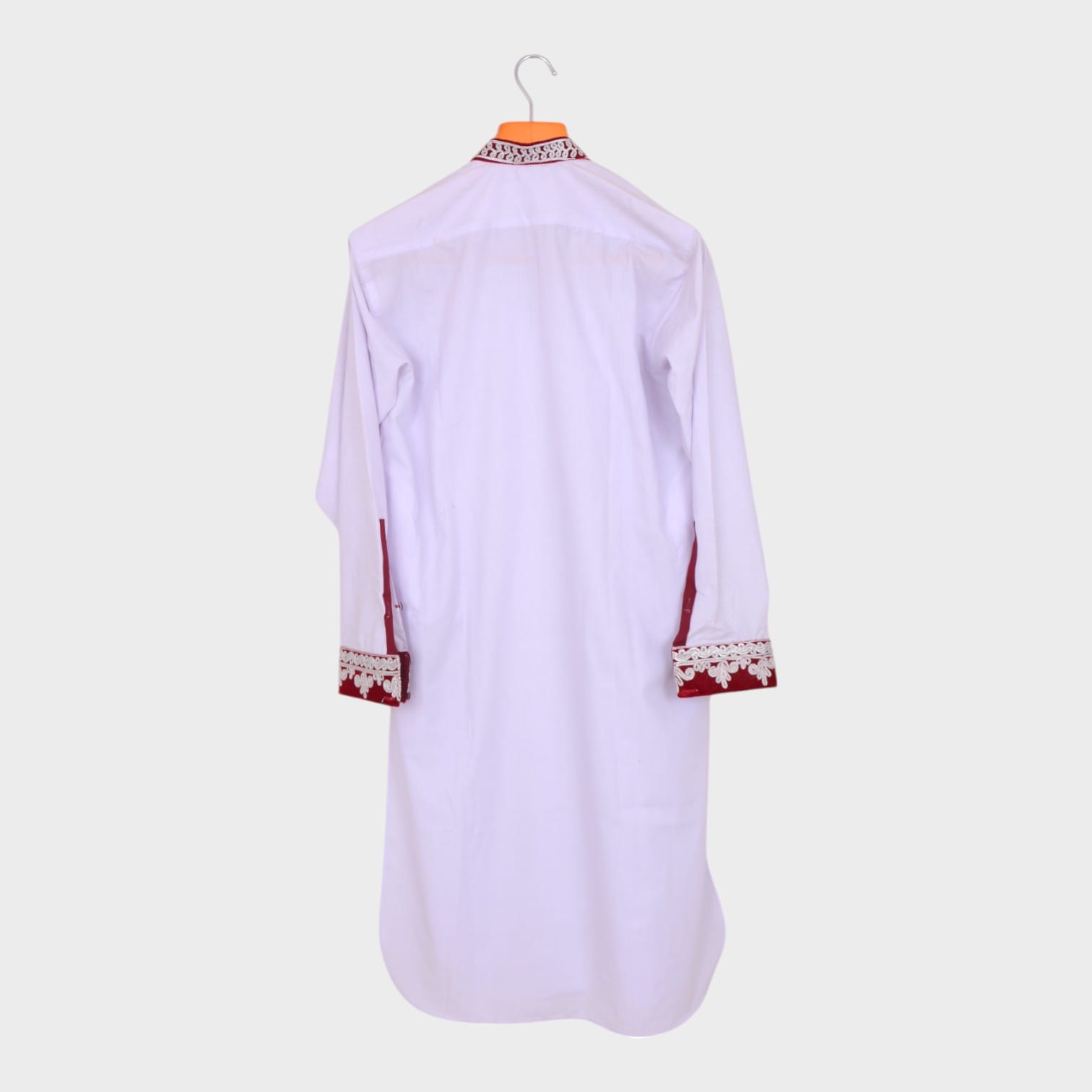 Men's White Embroidered Kurta, Pehrahan tunban