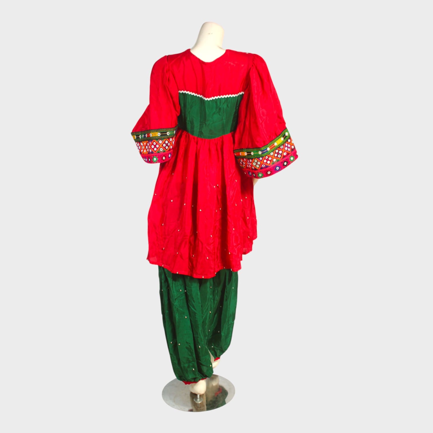 Kandahari Charm Embroidered Set