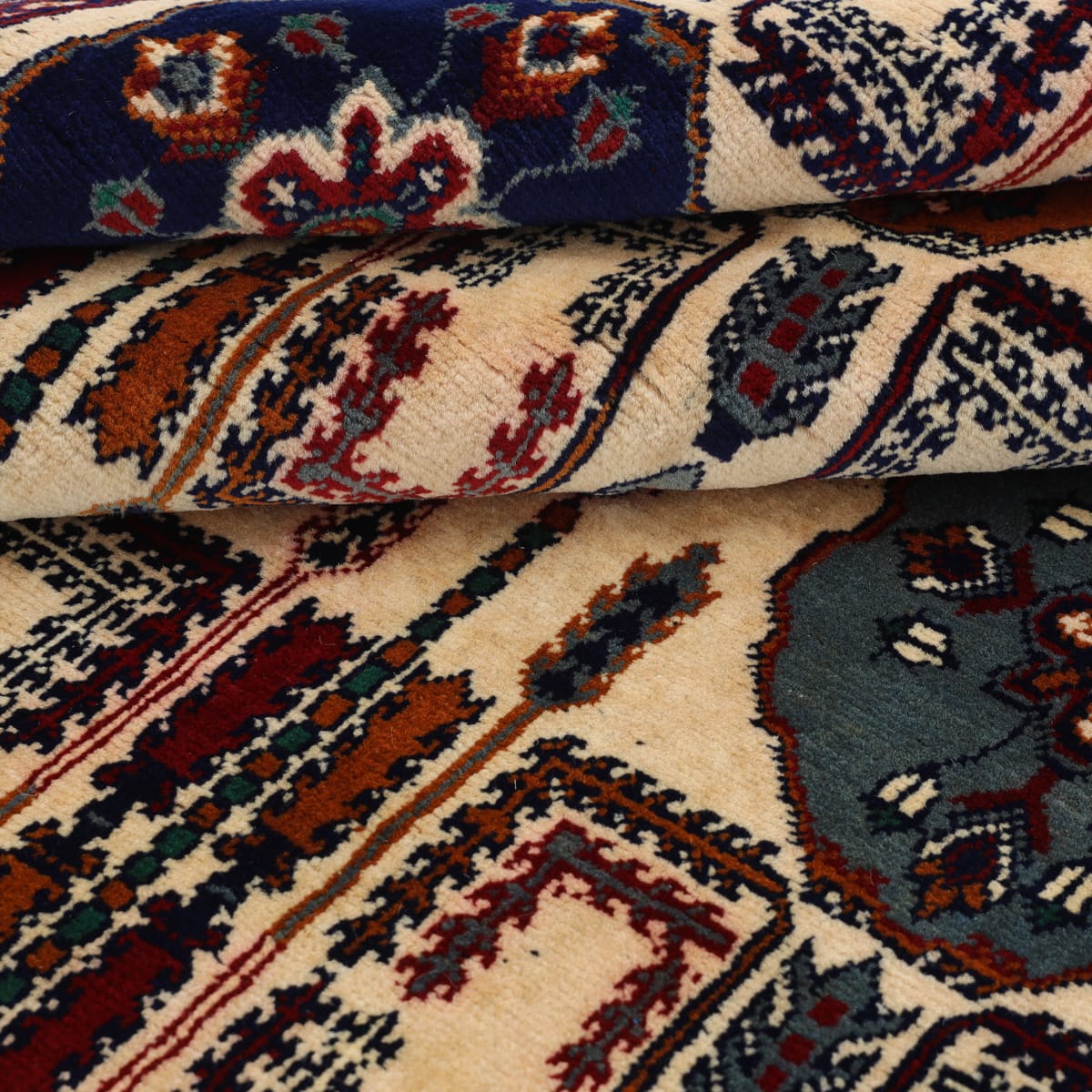 Kunduz Classic Octagon Wool Rug – 6.6 ft x 4.9 ft