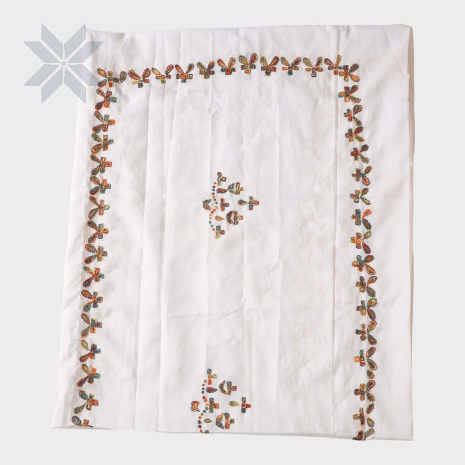 Heritage Bloom Embroidered Tablecloth Set