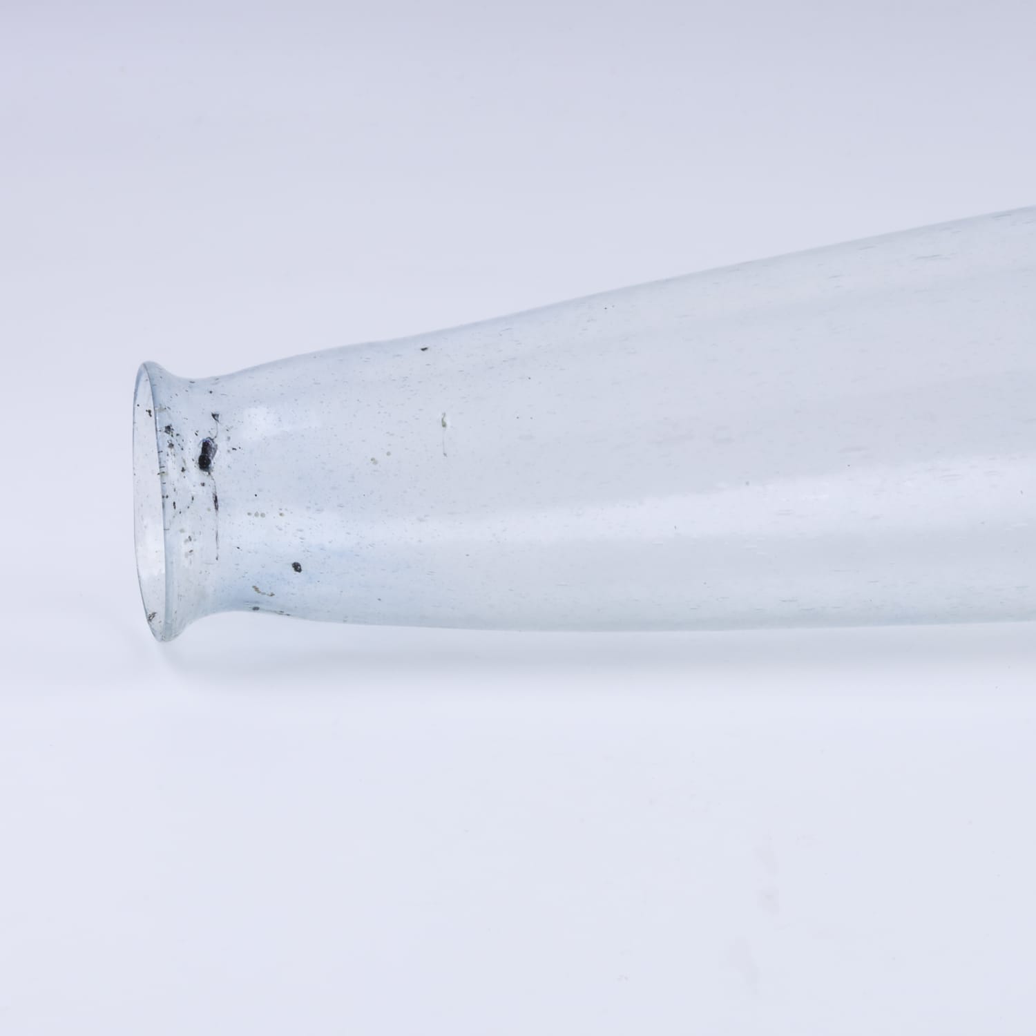 Glass Vase – Transparent Curved Design