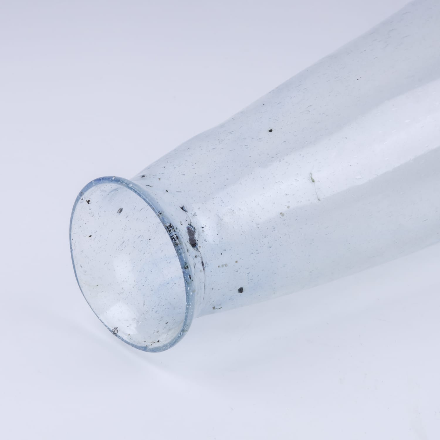 Glass Vase – Transparent Curved Design