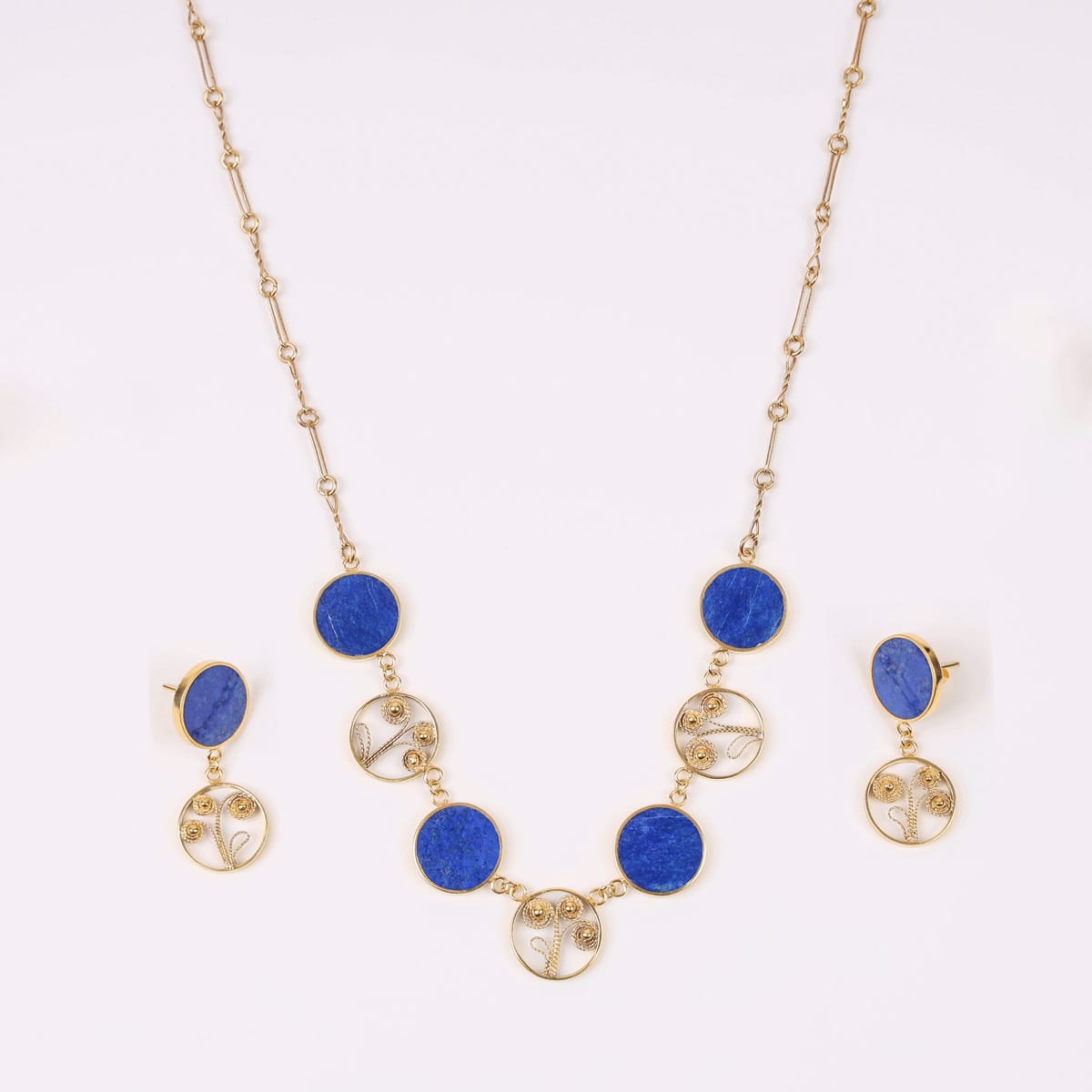 Nilora Women Necklace & Earrings Set
