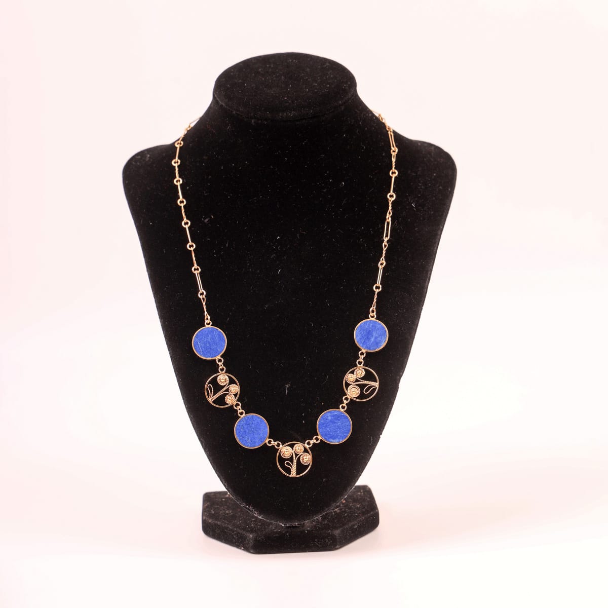 Nilora Women Necklace & Earrings Set