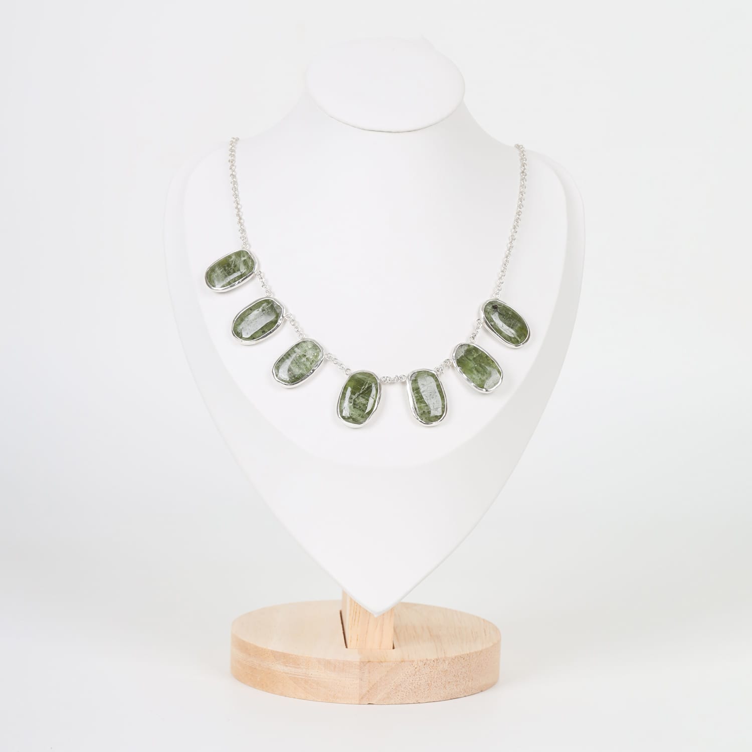 VAREEN Necklace Peridot in Sterling Silver