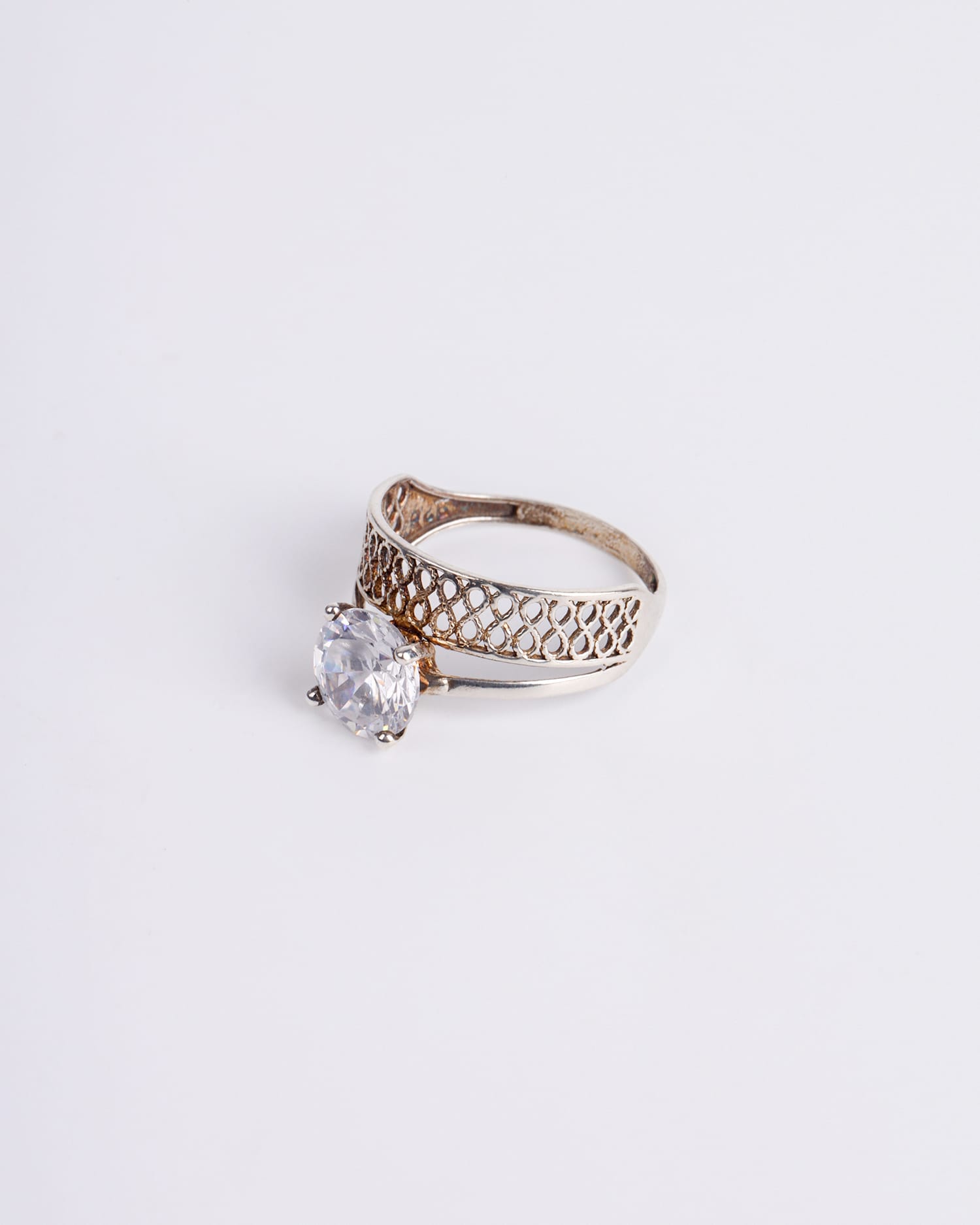 Elegant Peridot Engagment Ring