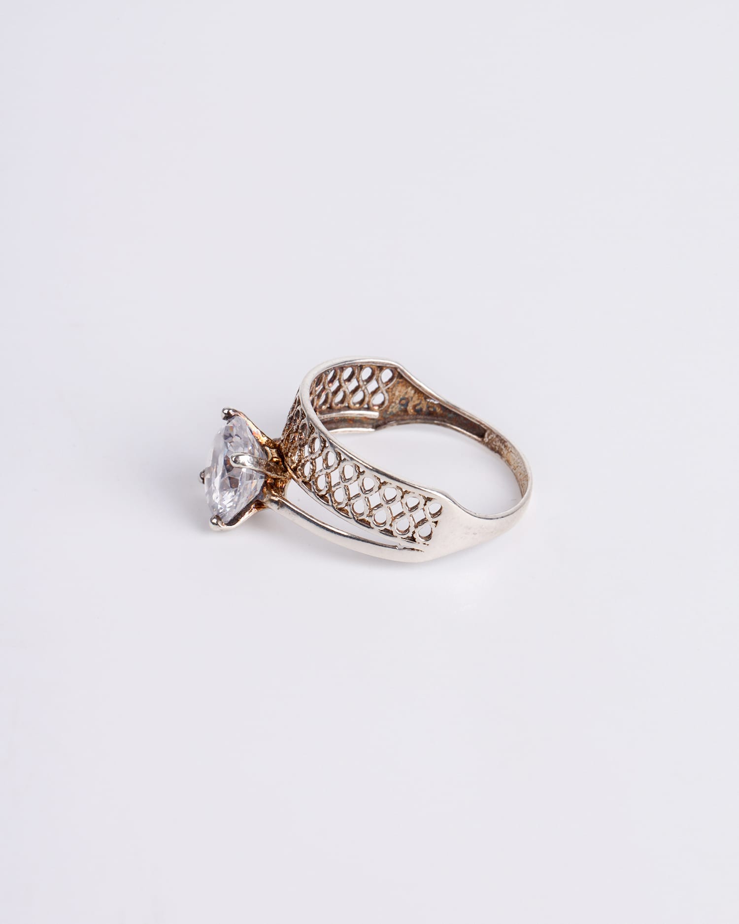 Elegant Peridot Engagment Ring