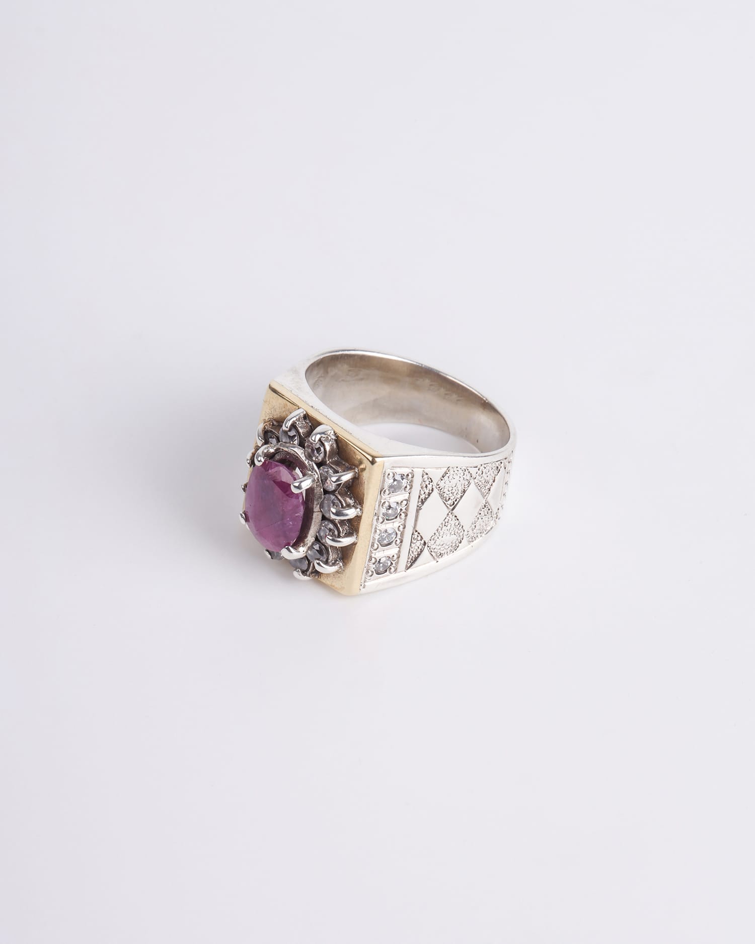 Men’s Ring with Yakut Jagdalk Ruby