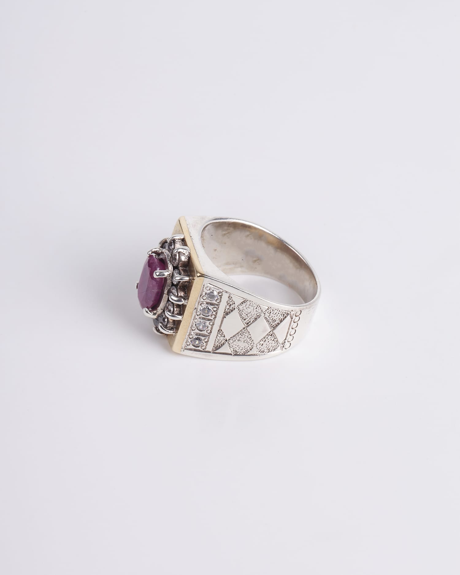 Men’s Ring with Yakut Jagdalk Ruby