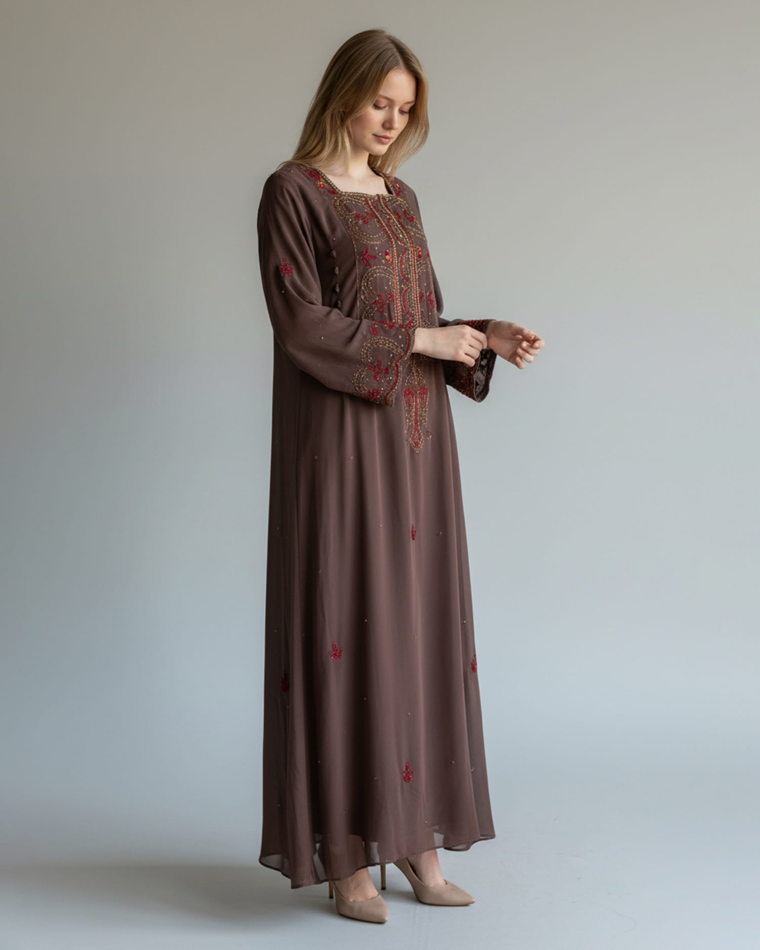 Traditional Arabic Dress for Women with Shawl