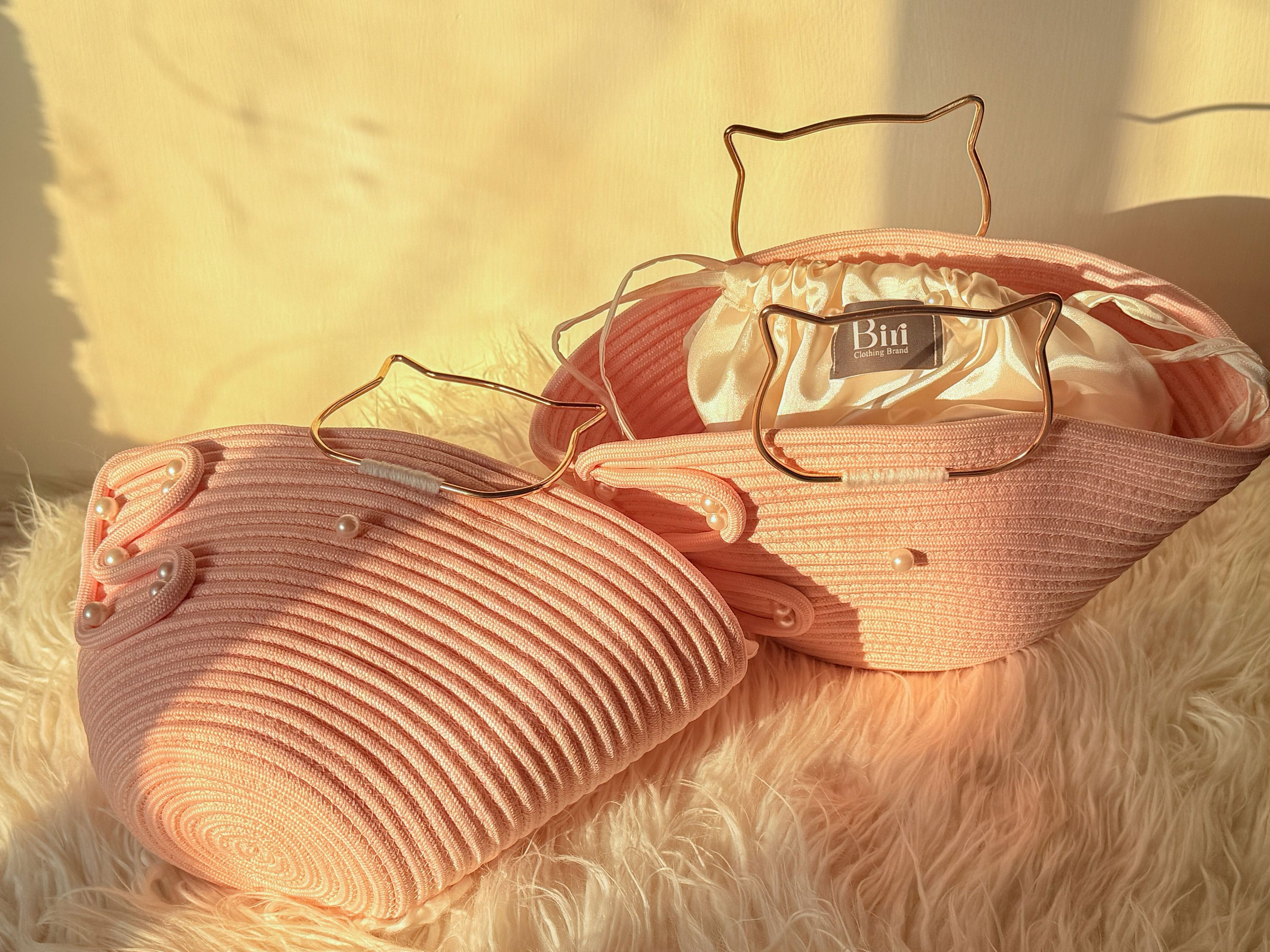 The Biri Artisan Pearl-Drop Handbag: Handwoven Blush Pink Edition