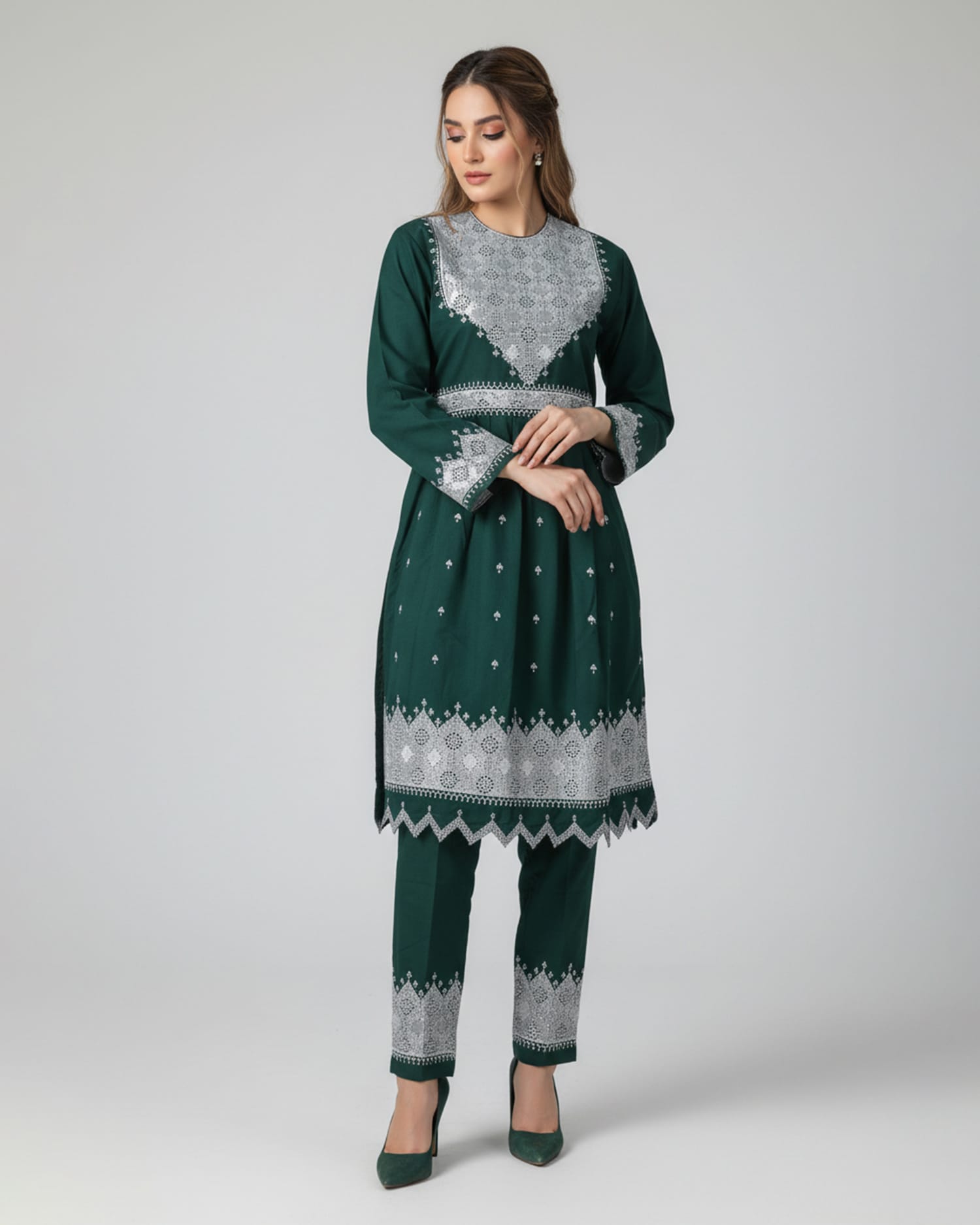 Hazargi Traditional Outfit – Deep Green Embroidered Dress with Shawl