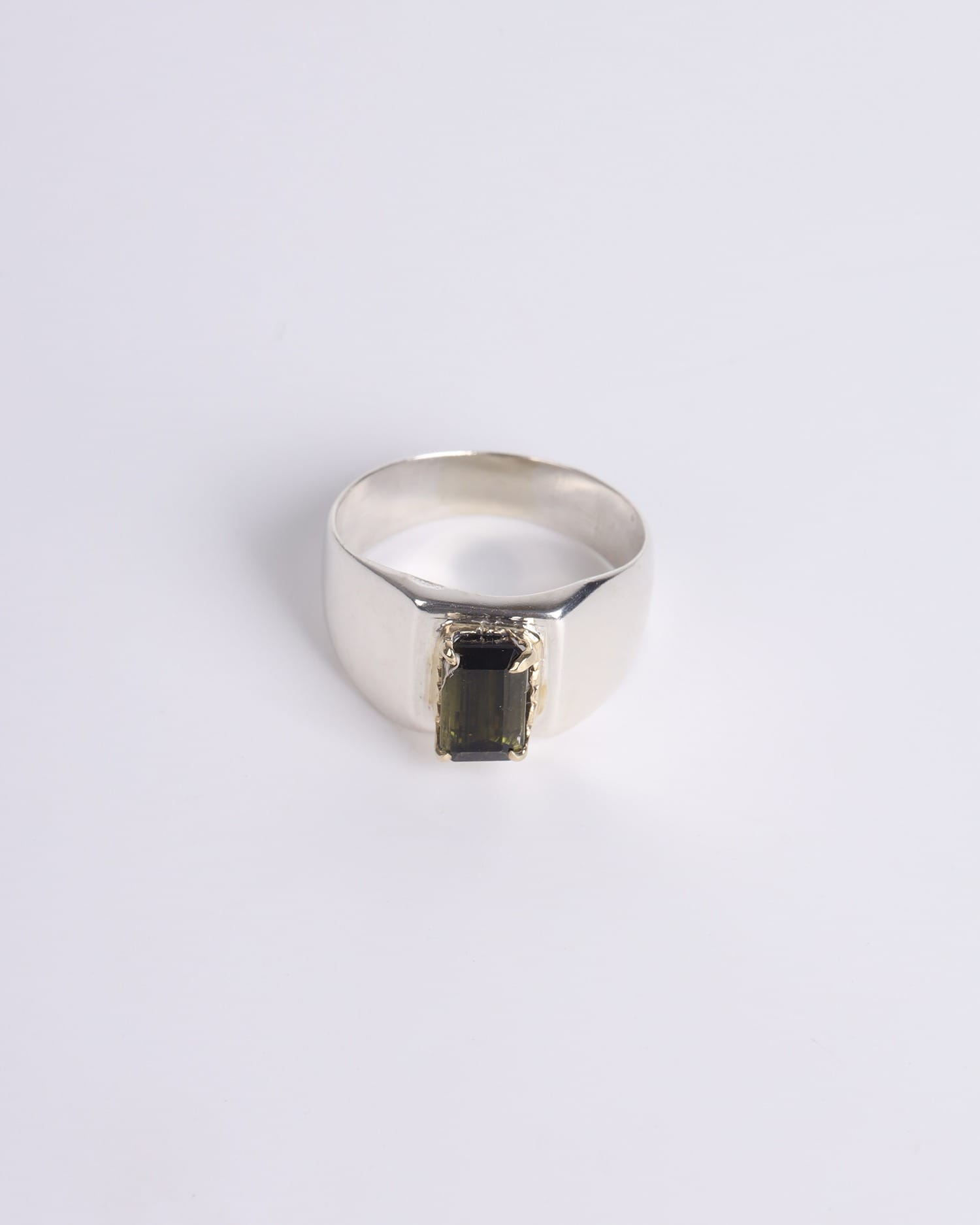 Silver Ring for Men with 2.55ct Beryllium Gemstone – Perfect for Special Occasions