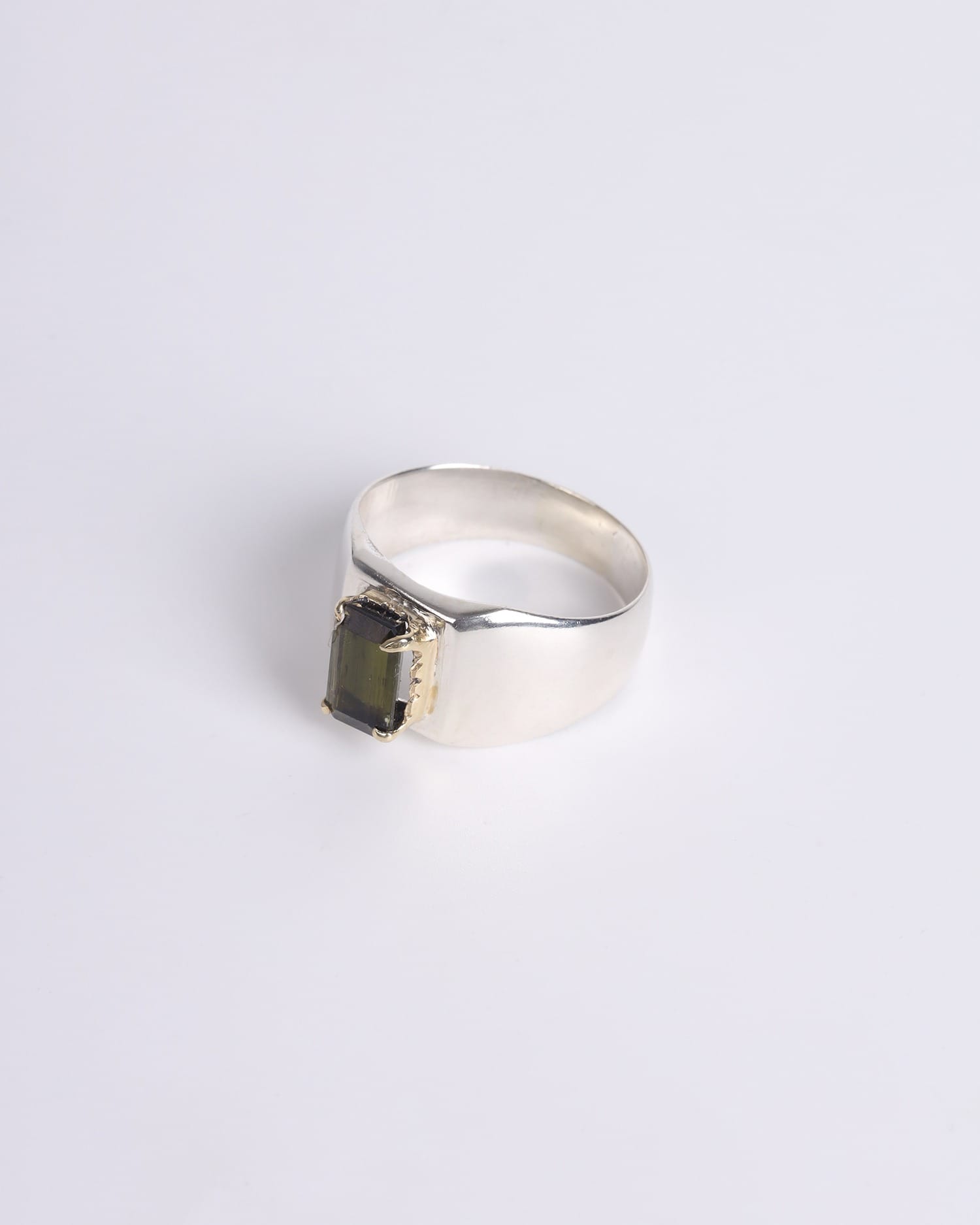 Silver Ring for Men with 2.55ct Beryllium Gemstone – Perfect for Special Occasions