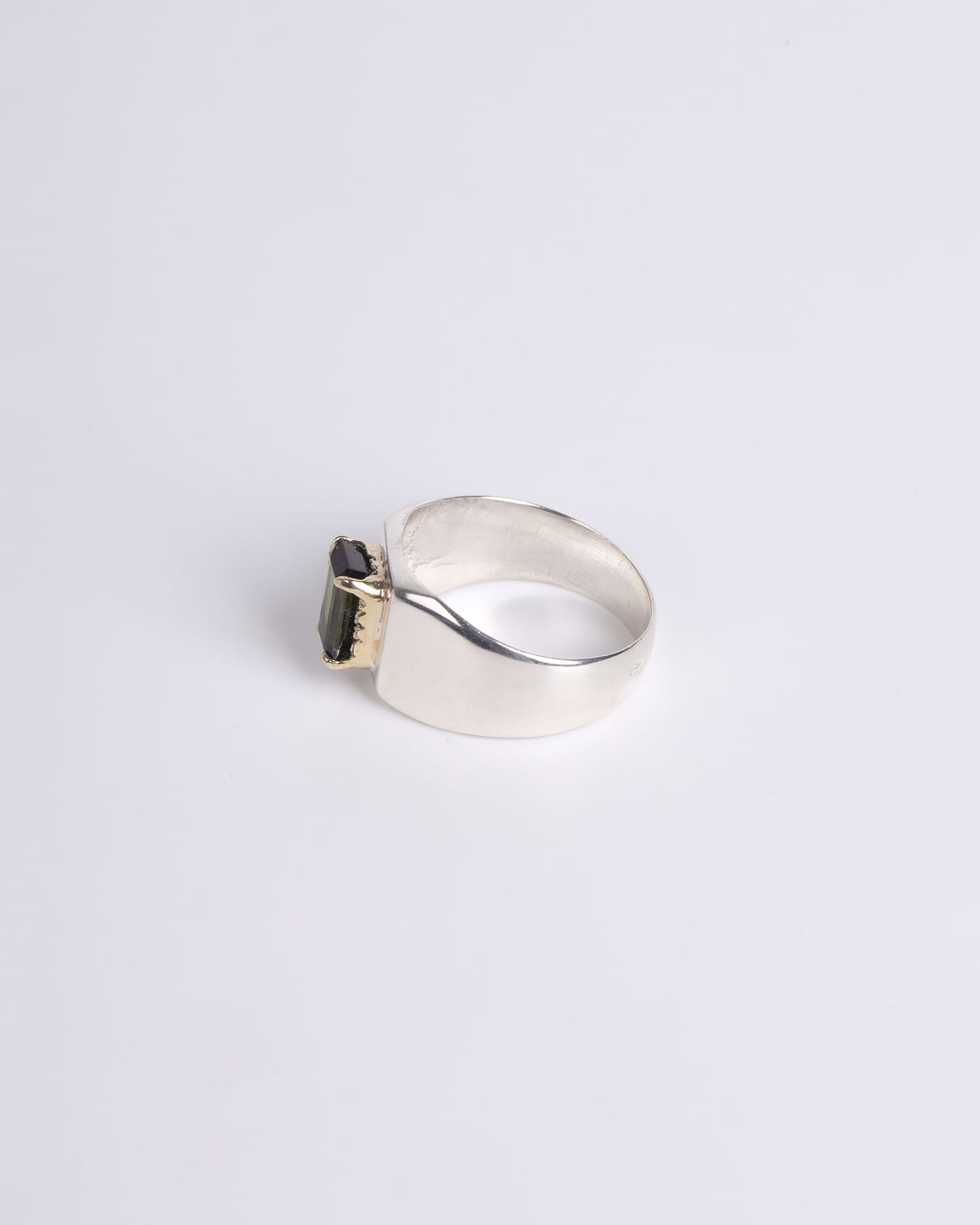 Silver Ring for Men with 2.55ct Beryllium Gemstone – Perfect for Special Occasions