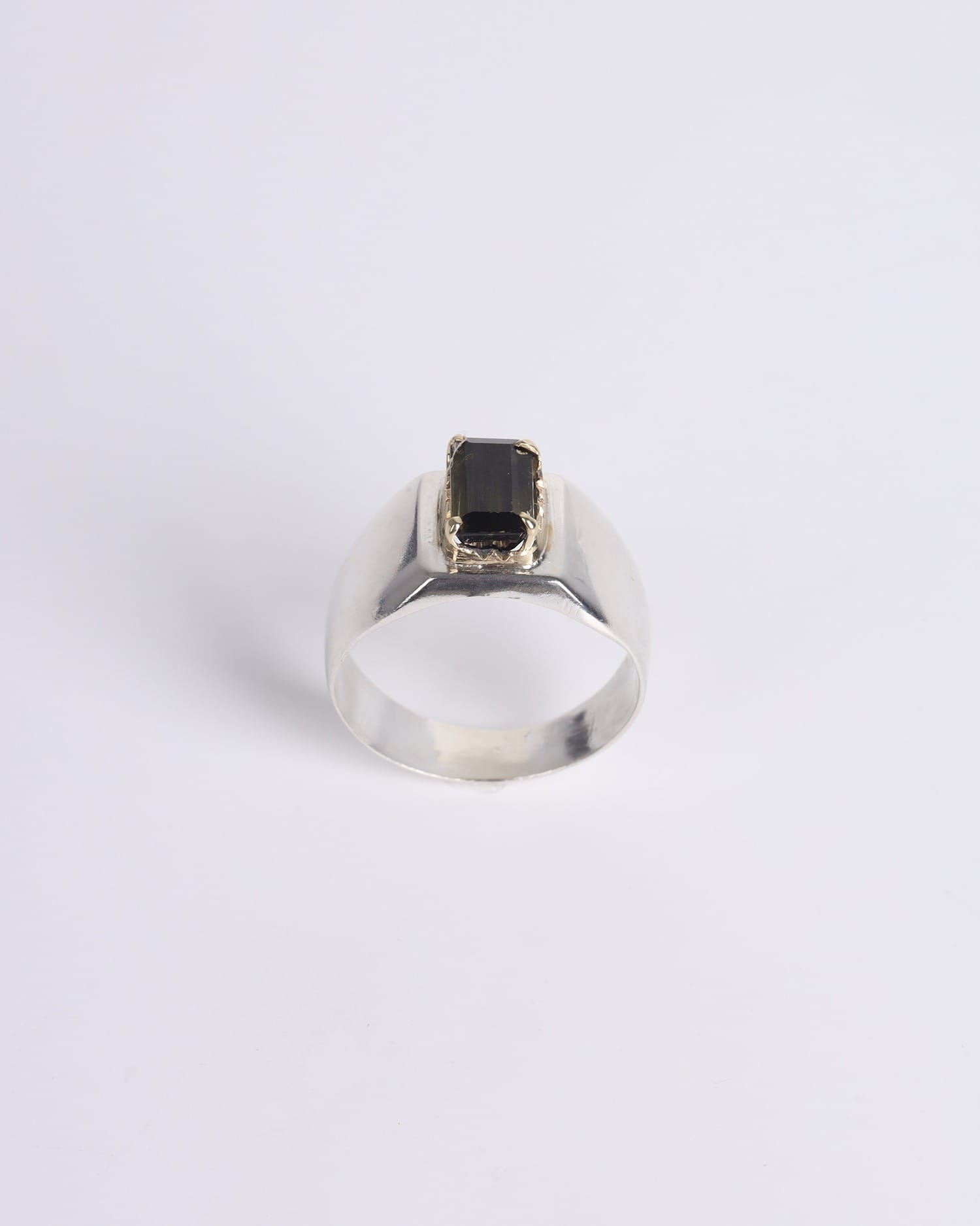Silver Ring for Men with 2.55ct Beryllium Gemstone – Perfect for Special Occasions