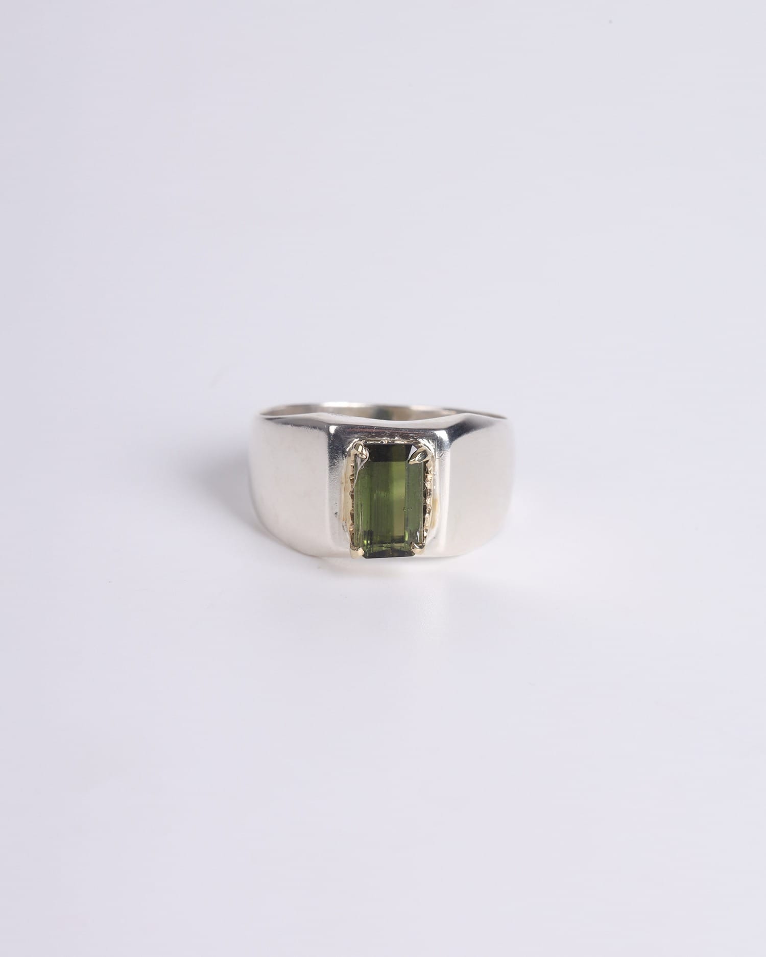 Silver Ring for Men with 2.55ct Beryllium Gemstone – Perfect for Special Occasions