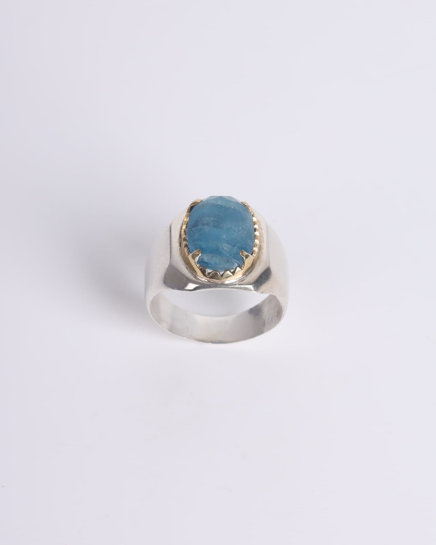 Silver Ring with 9.75ct Aquamarine Gemstone