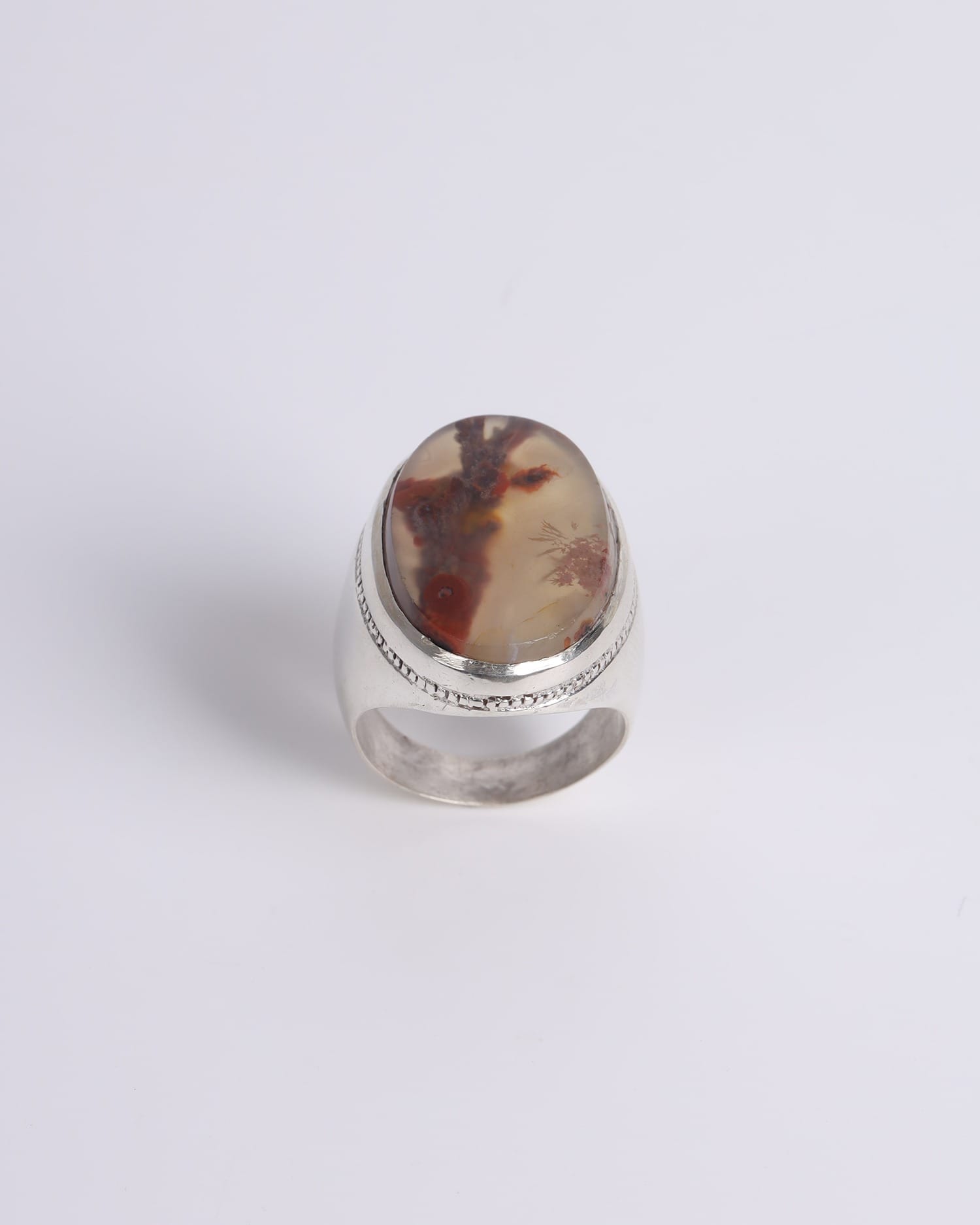 Ring with Agate Flower-Pattern Gemstone