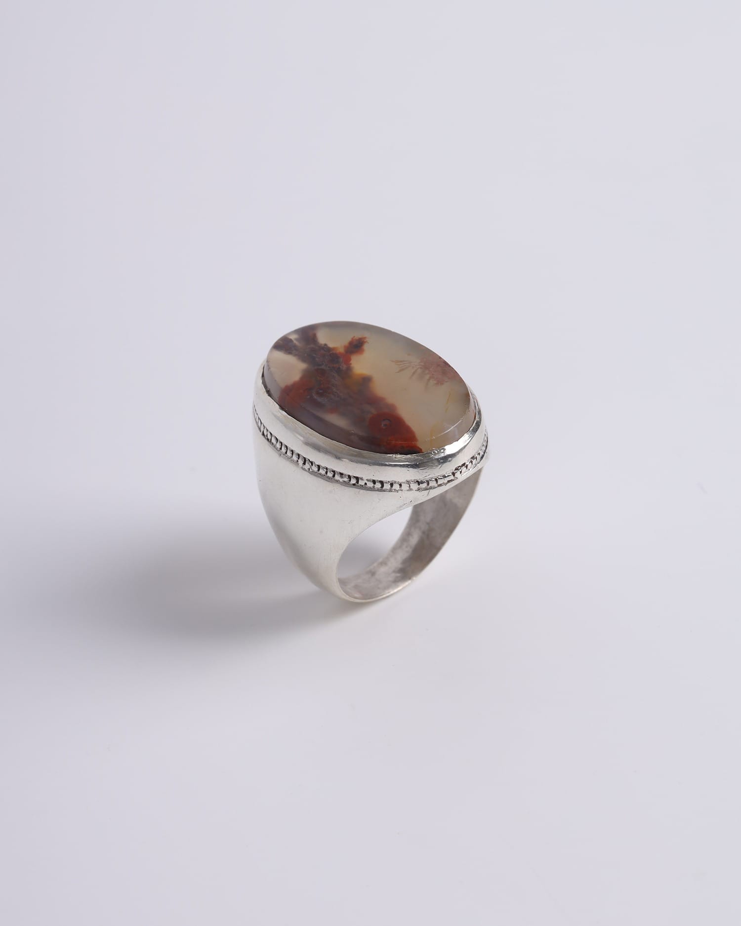 Ring with Agate Flower-Pattern Gemstone