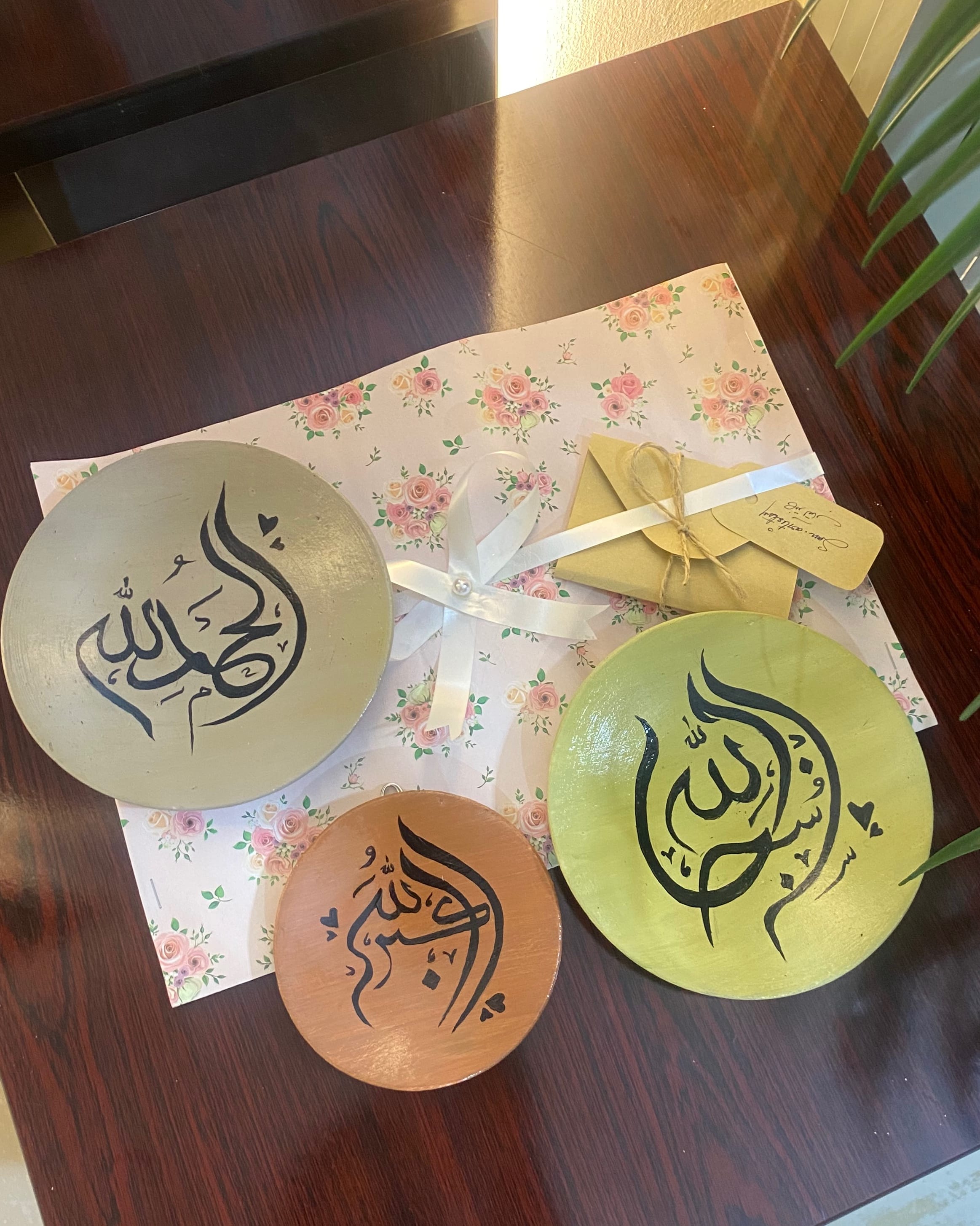 Hand-painted pottery wall plate, Set of 3