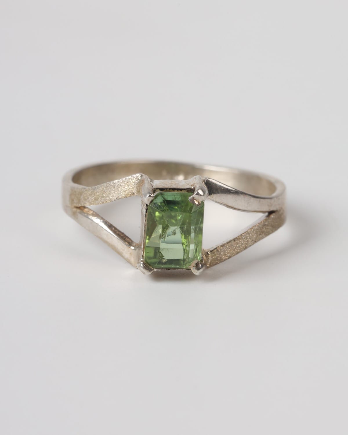Green Tourmaline Amu Ring – 925 Sterling Silver Gemstone Ring