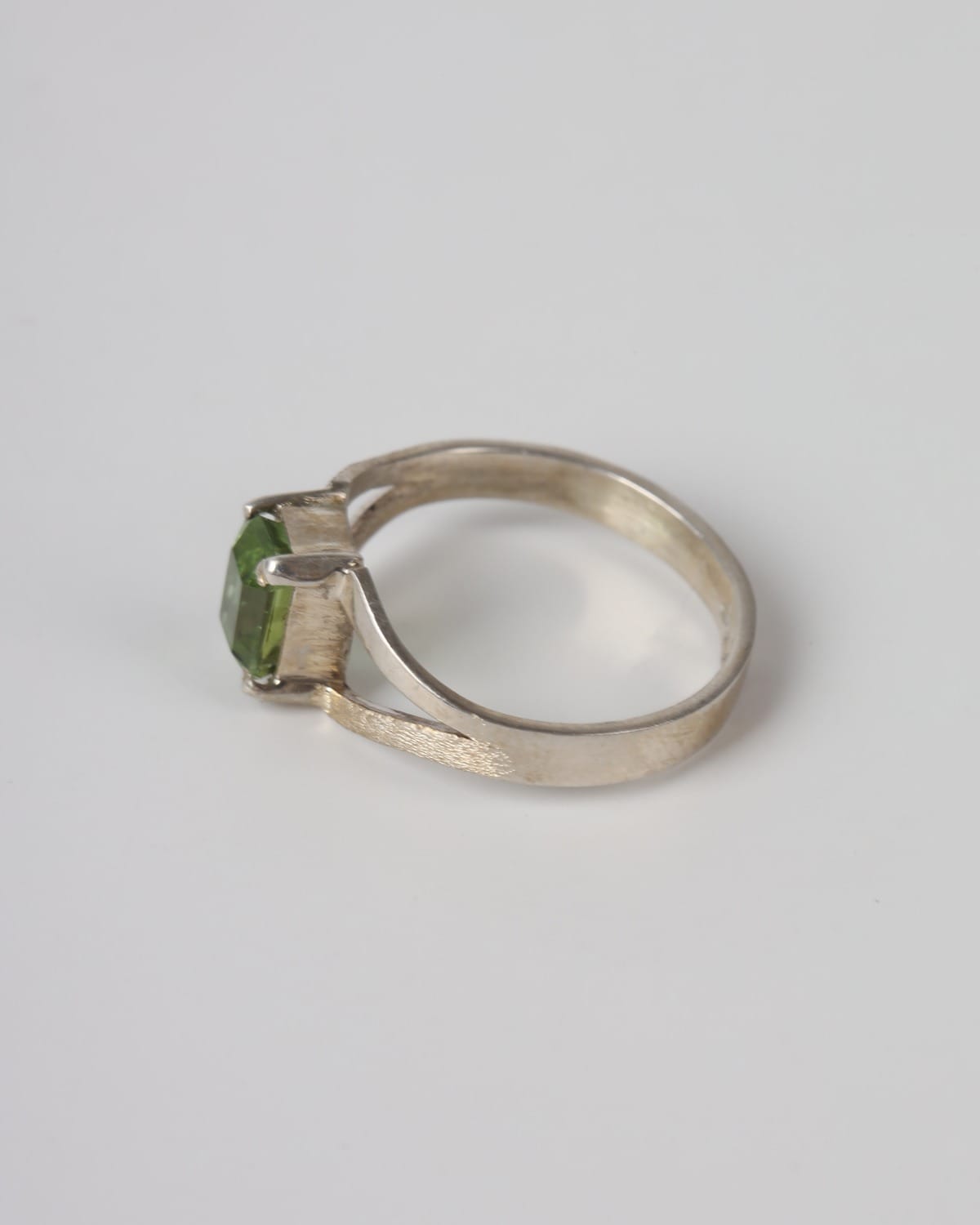 Green Tourmaline Amu Ring – 925 Sterling Silver Gemstone Ring