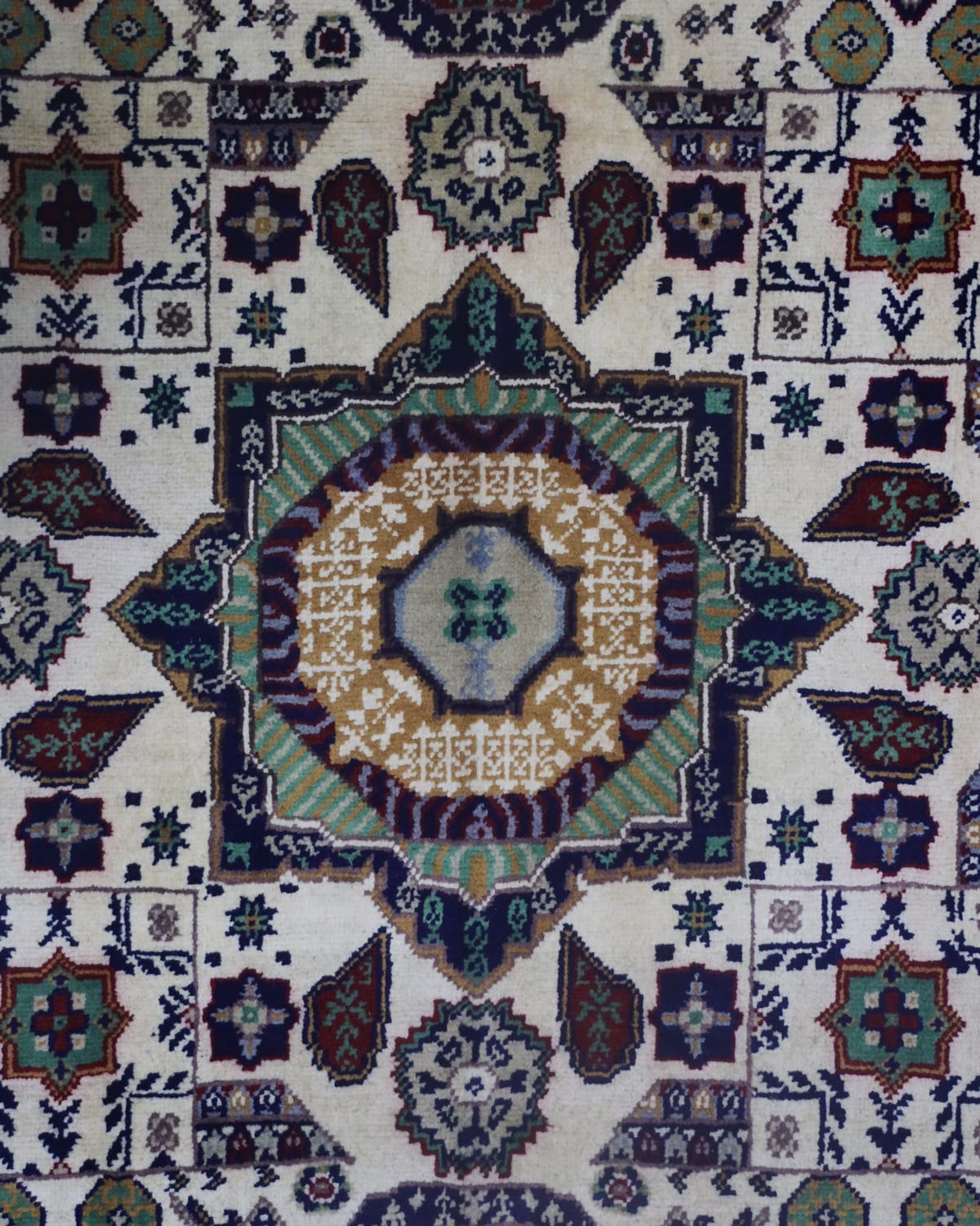 Turkmen Momlok Handwoven Wool Rug – 1x1.5 m