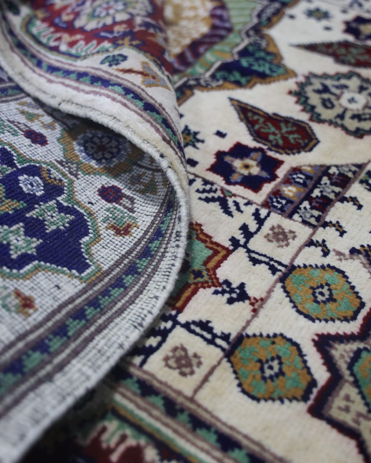 Turkmen Momlok Handwoven Wool Rug – 1x1.5 m
